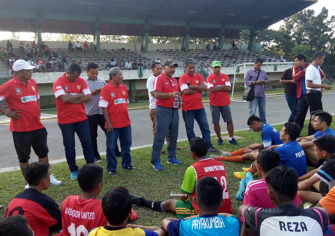 Diikuti 47 Pemain, Fachri Husaini Pantau Seleksi Timnas U-16 Regional Sumatera